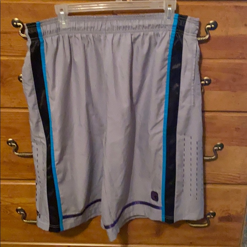 Men’s basketball shorts size XL
